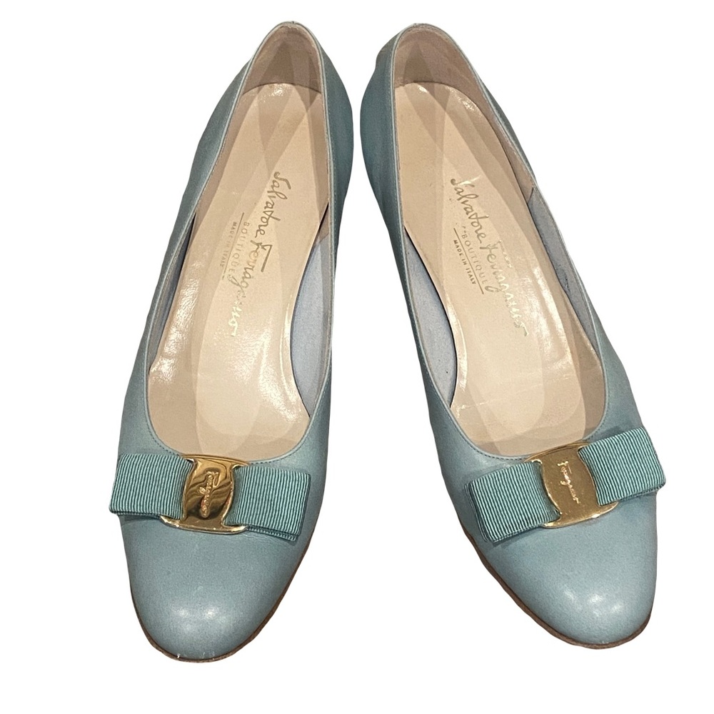 Vintage Salvatore Ferragamo, Vara Pump, Rare Robin Egg Blue, Size 7.5
